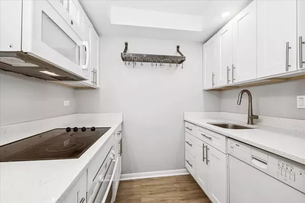 Chicago, IL 60601,155 N Harbor DR #614