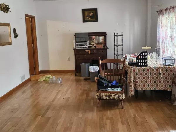 Coatsburg, IL 62325,1940 N 2050th Ave