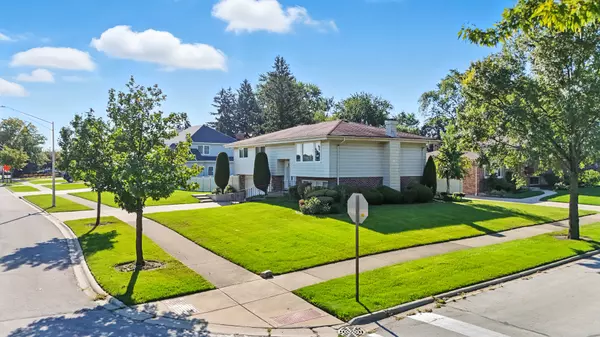 Addison, IL 60101,1505 W Woodland AVE