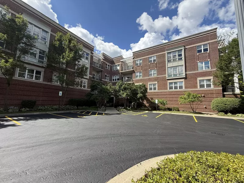 300 E Church ST #204, Libertyville, IL 60048