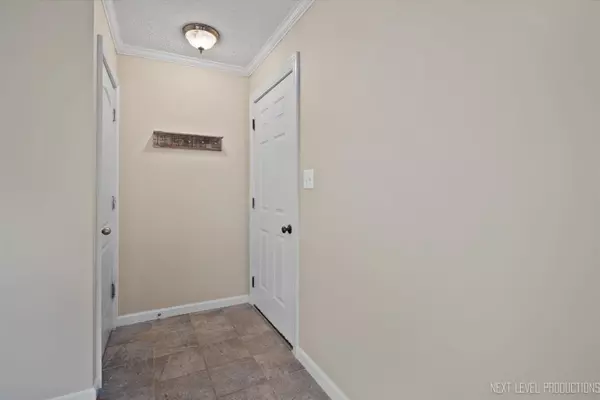 Dekalb, IL 60115,225 Delcy DR