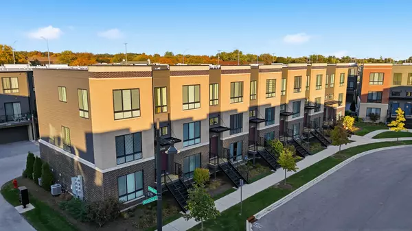 1300 Catalina CT, Schaumburg, IL 60173
