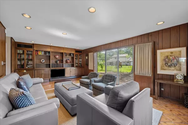 Deerfield, IL 60015,49 Larkdale East RD