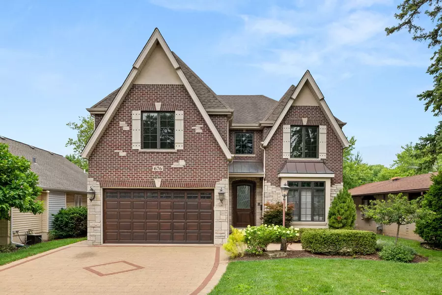 676 S Swain AVE, Elmhurst, IL 60126