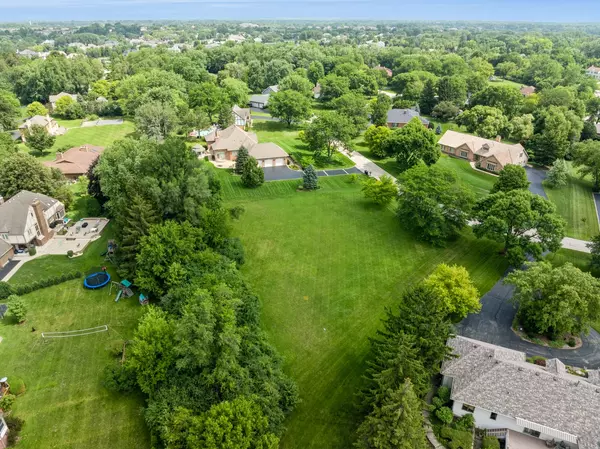 Inverness, IL 60010,2204 Shetland RD