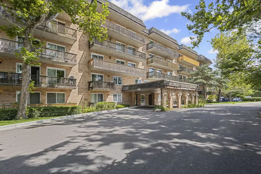 505 Redondo DR #308, Downers Grove, IL 60516