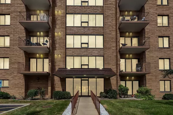 Mount Prospect, IL 60056,1777 W CRYSTAL LN #410