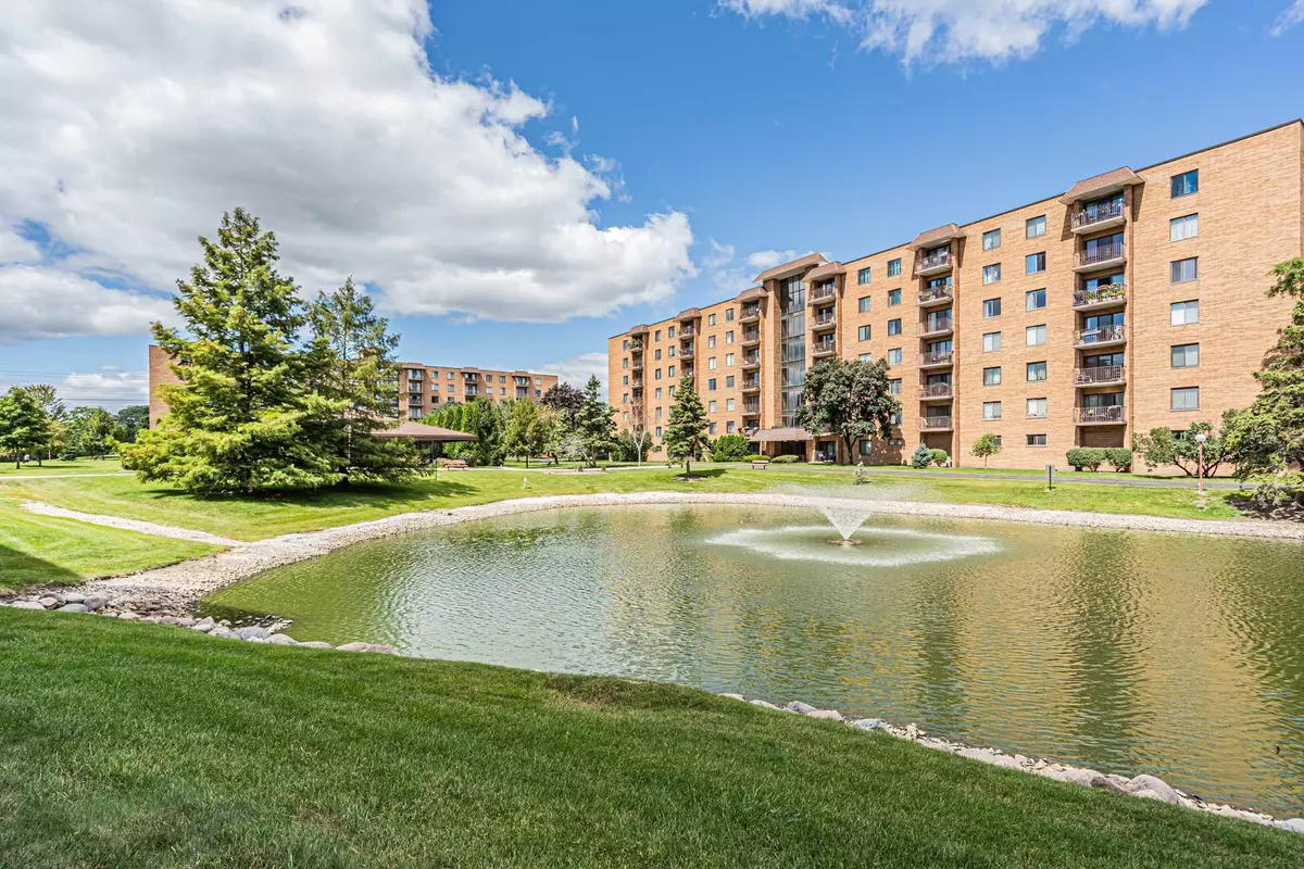 Mount Prospect, IL 60056,1777 W CRYSTAL LN #410