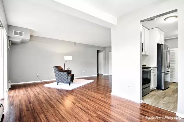 Arlington Heights, IL 60004,2424 E Oakton ST #1G