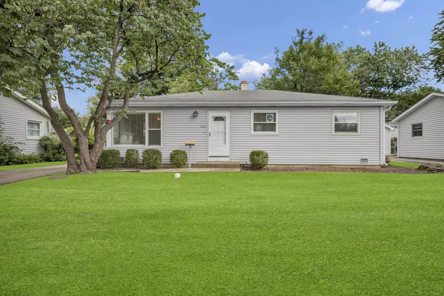 625 N EMERALD AVE, Mundelein, IL 60060