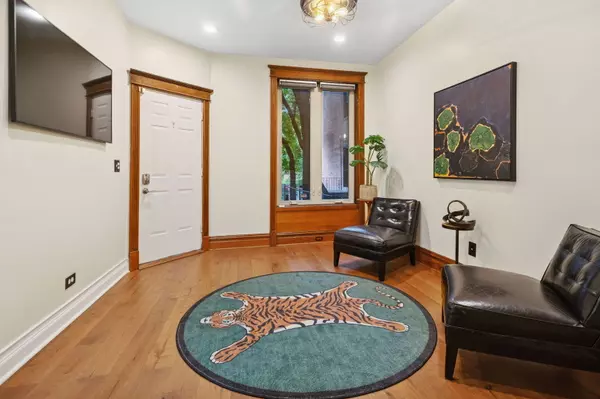 Chicago, IL 60657,3218 N Halsted ST #1S