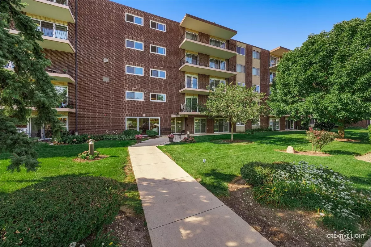 Downers Grove, IL 60515,5300 Walnut AVE #18C