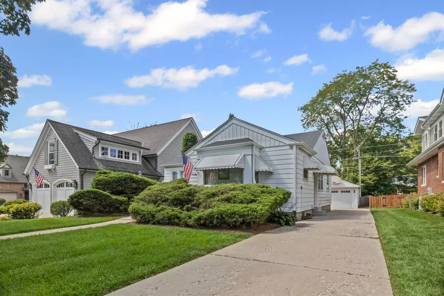 924 N Highland AVE, Arlington Heights, IL 60004