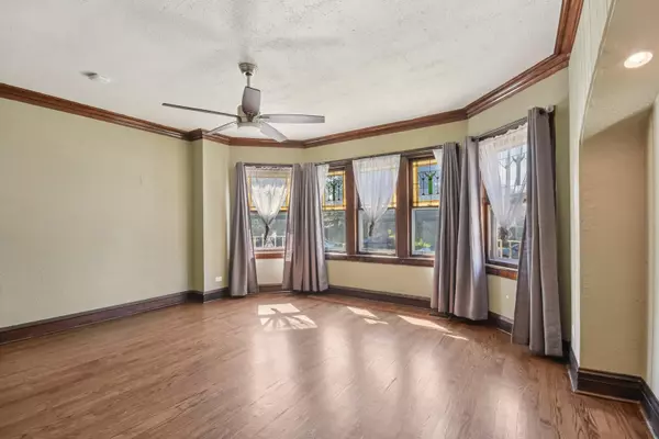 Chicago, IL 60641,5328 W George ST