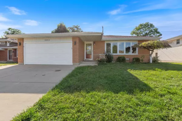2032 N Wainwright CT, Palatine, IL 60074