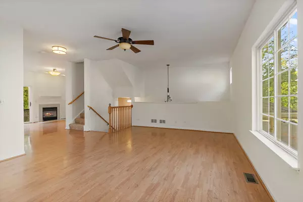 Streamwood, IL 60107,71 Monarch DR
