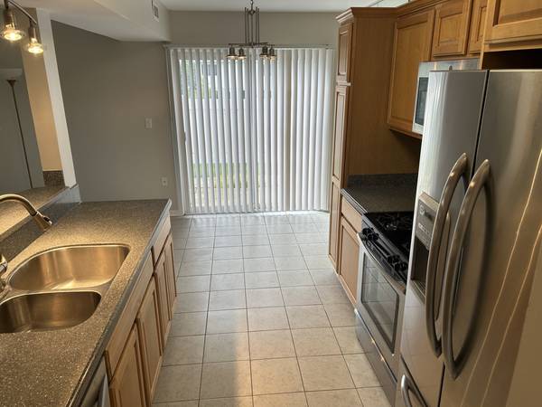 Schaumburg, IL 60194,751 EDGELAKE PT