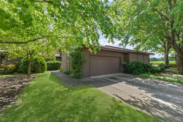 115 W Whitehall CT, Urbana, IL 61801
