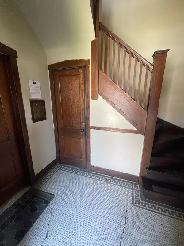 Chicago, IL 60647,3815 W Diversey AVE