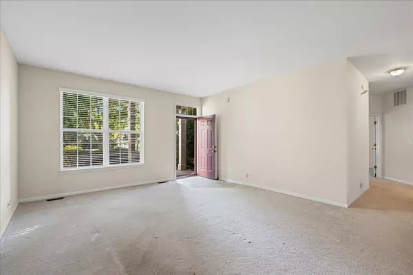 Mchenry, IL 60050,4212 Savoy LN