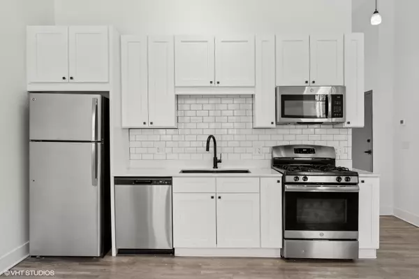 Chicago, IL 60647,1914 N Milwaukee AVE #302L