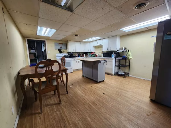 West Frankfort, IL 62896,302 N Illinois AVE