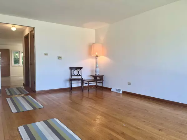 Burbank, IL 60459,5733 W 83rd PL