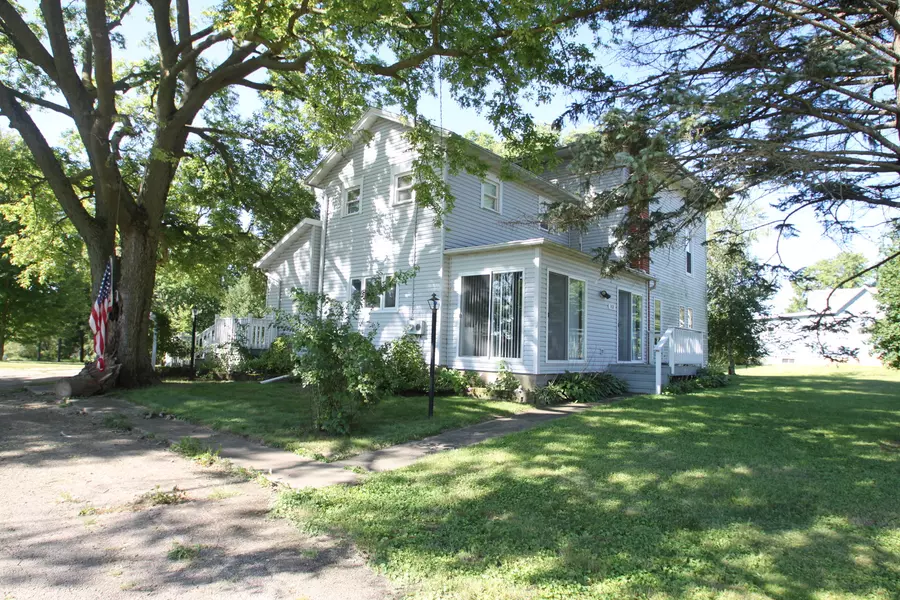 1431 Il Route 75, Freeport, IL 61032
