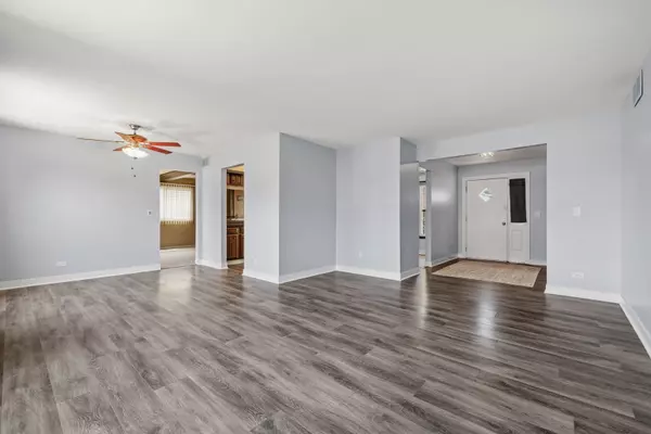 Glendale Heights, IL 60139,160 Brookside DR