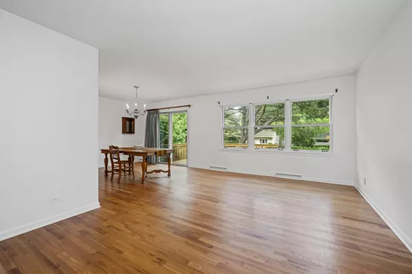 Barrington, IL 60010,145 Walton ST