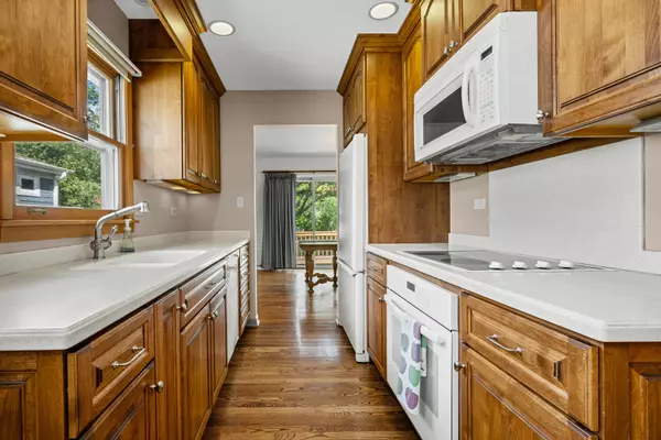 Barrington, IL 60010,145 Walton ST