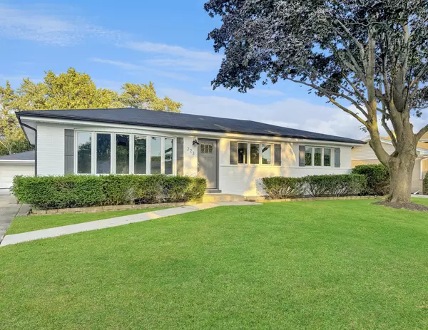 223 Gareth LN, Schaumburg, IL 60193