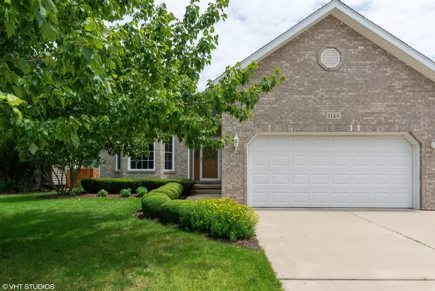 1144 Penny LN, Sycamore, IL 60178