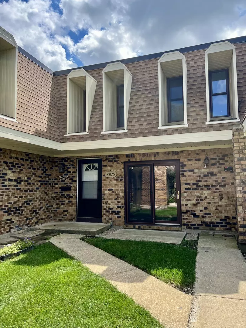 Woodridge, IL 60517,7816 WOODWARD AVE #40-4G