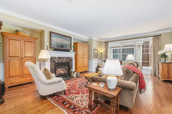 Wheaton, IL 60187,317 E Liberty DR