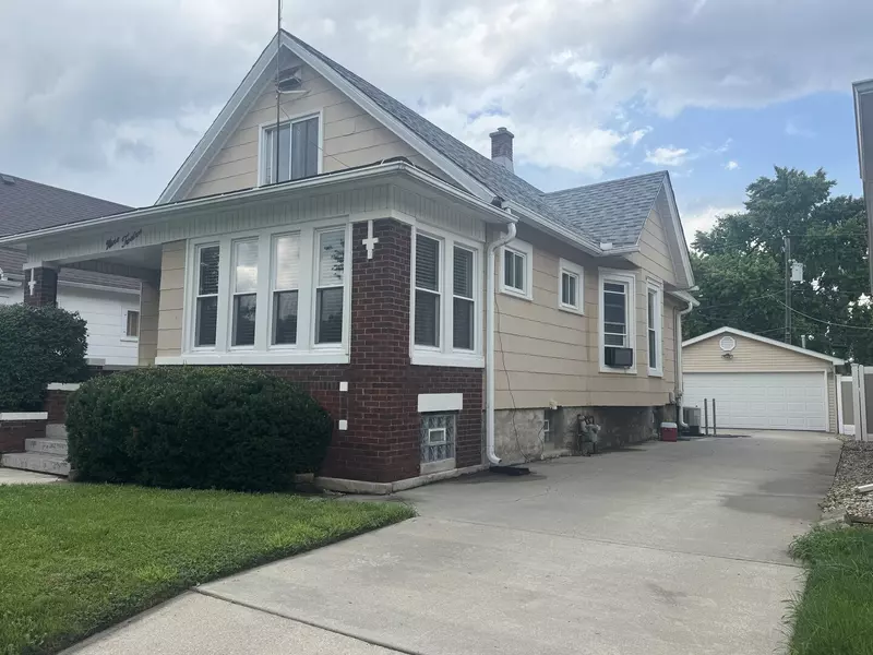 912 Vine ST, Joliet, IL 60435