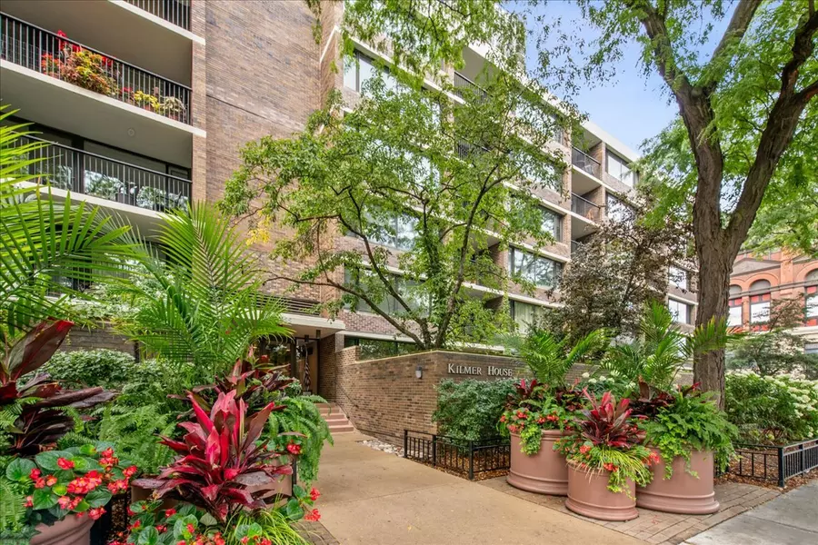 1555 N Sandburg TER #305K, Chicago, IL 60610