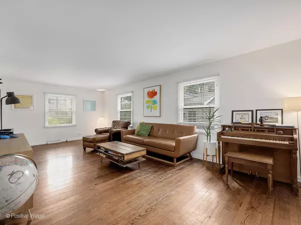 Naperville, IL 60563,1216 Suffolk ST