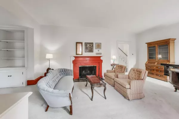 Evanston, IL 60201,2210 Hartzell ST