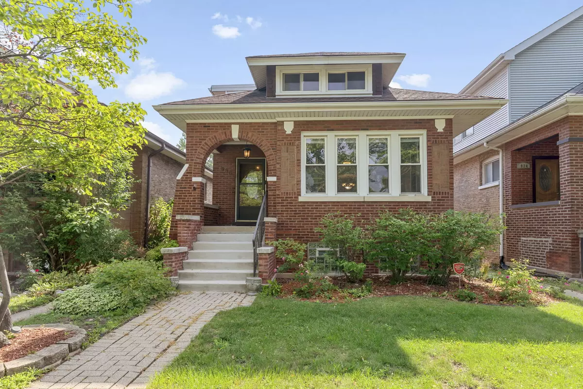 Oak Park, IL 60302,936 N Ridgeland AVE