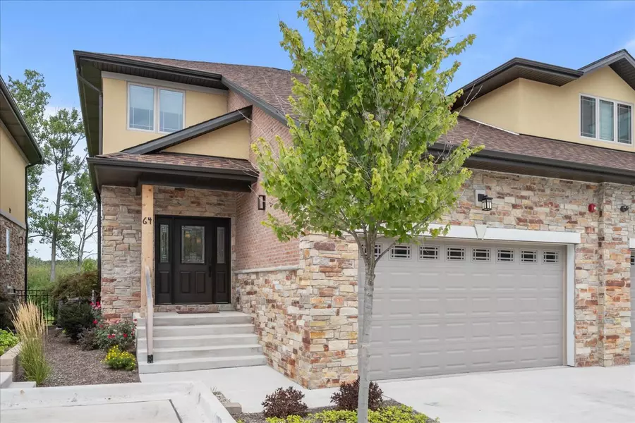 64 Prairie CT, Wheeling, IL 60090