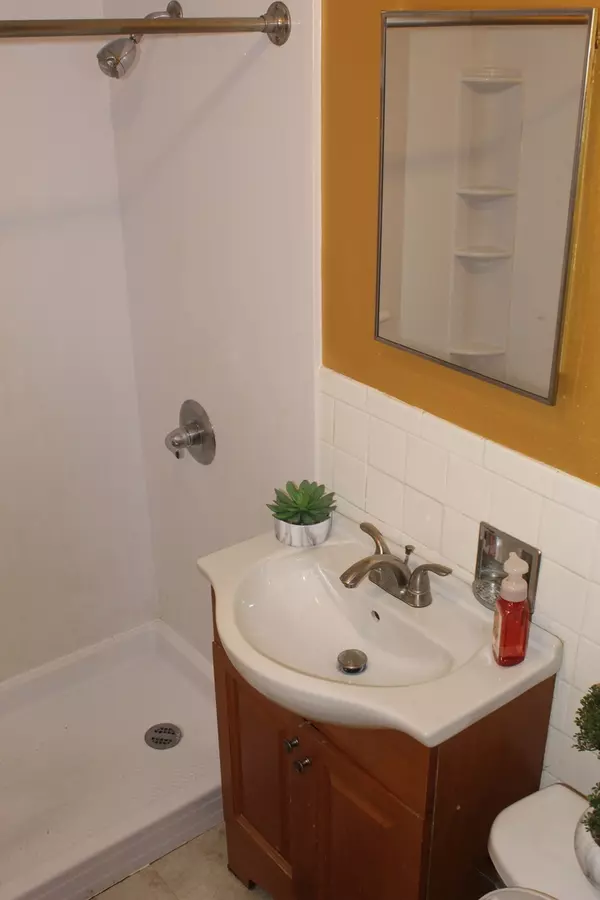 Maywood, IL 60153,36 S 19th AVE #2E