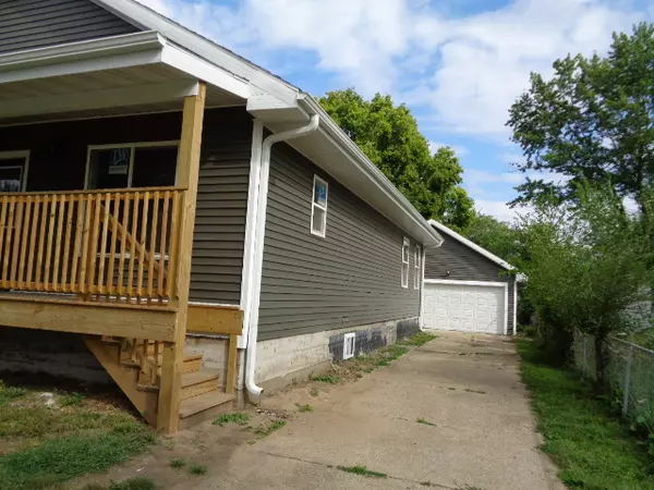 Rockford, IL 61109,826 Barnum RD