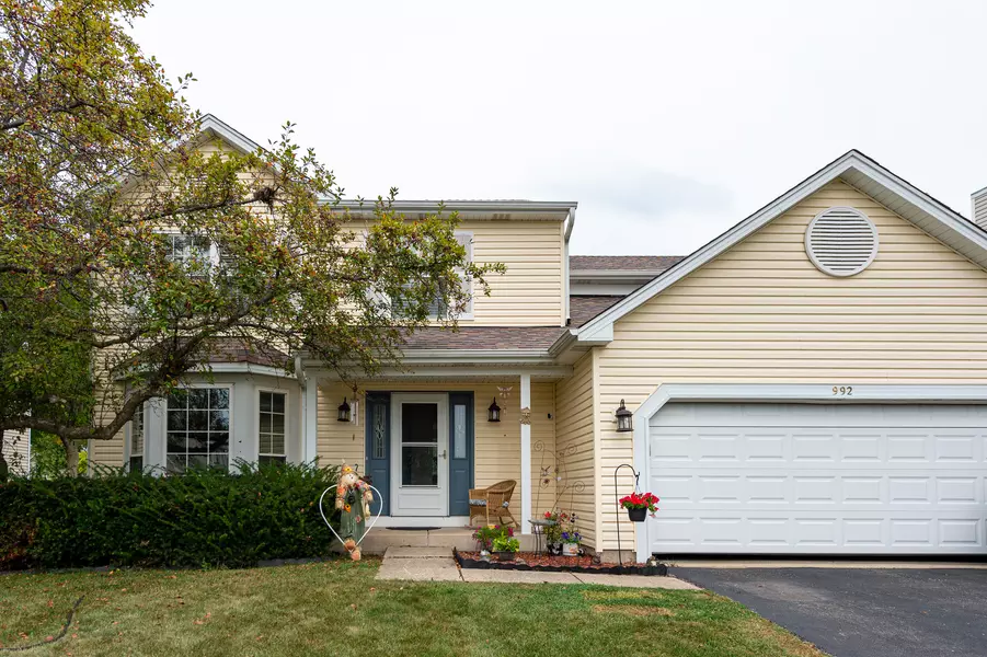 992 Mcphee DR, Lake In The Hills, IL 60156