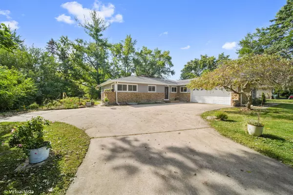 1149 Gail LN, Sleepy Hollow, IL 60118