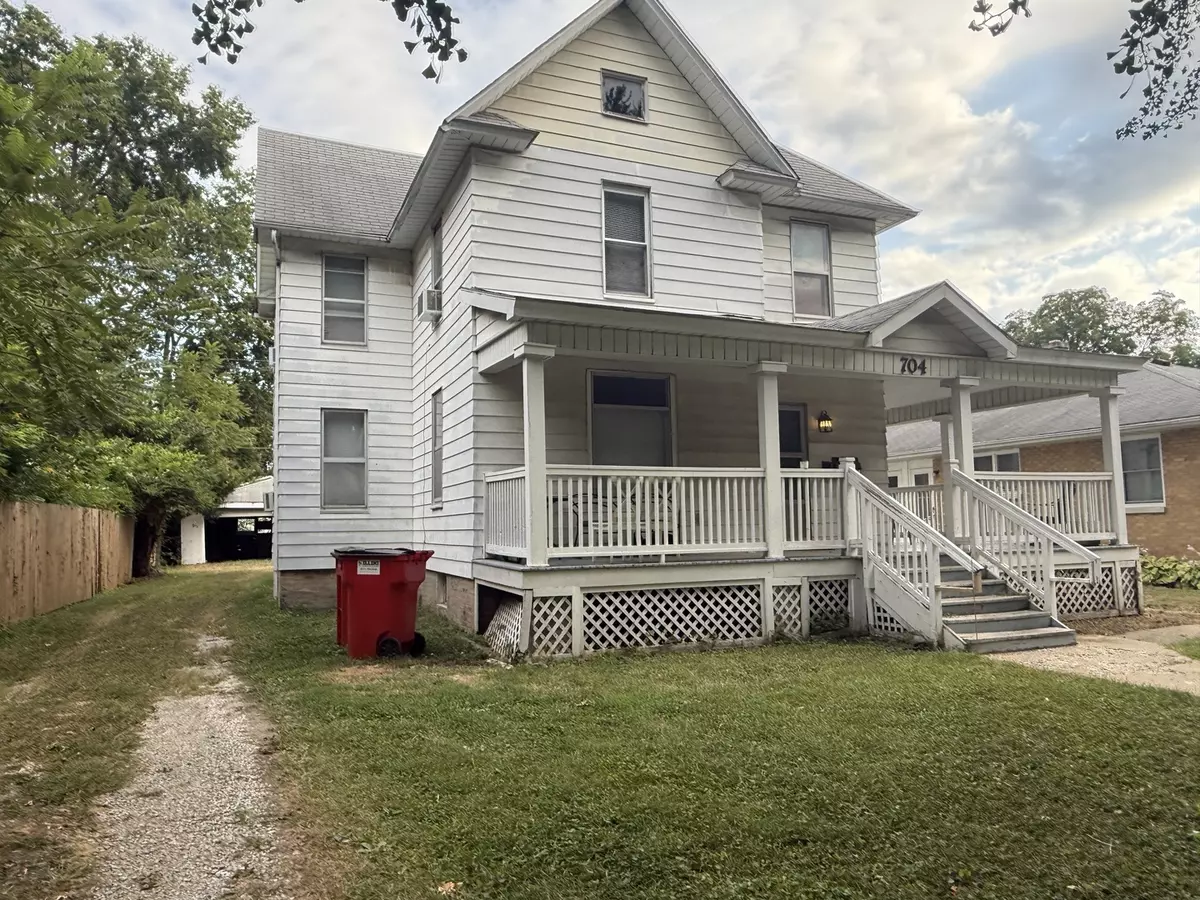 Champaign, IL 61820,704 W White ST