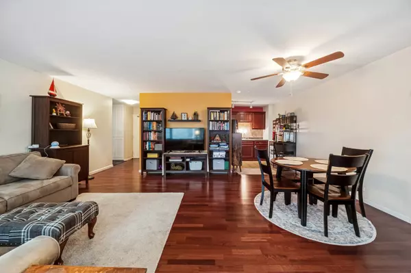 Chicago, IL 60613,4250 N Marine DR #1133N