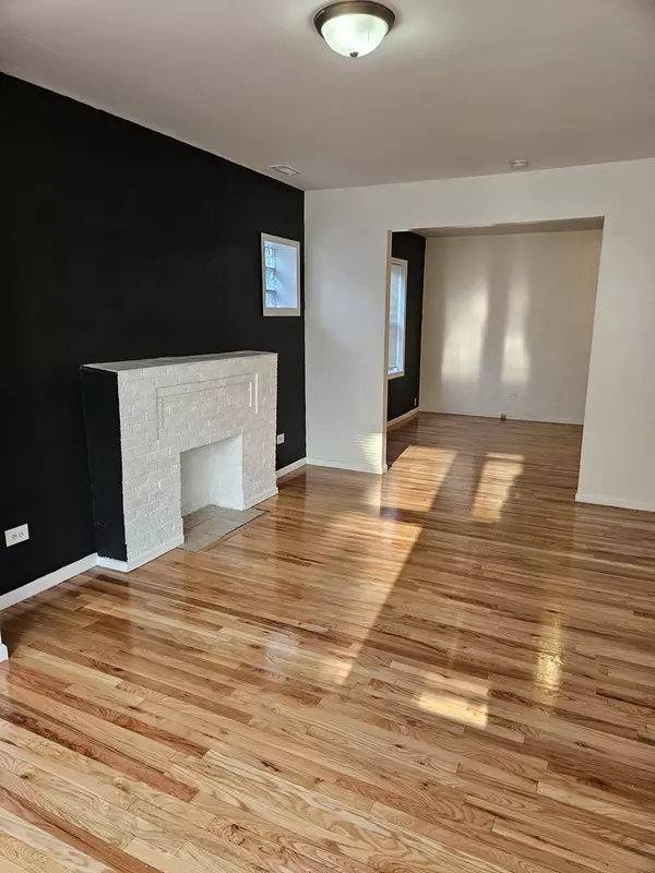 Chicago, IL 60651,852 N Central Park AVE #2