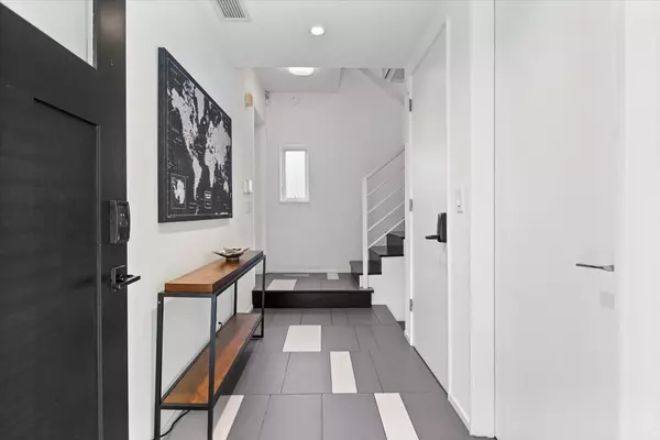 Chicago, IL 60612,2002 W Ohio ST