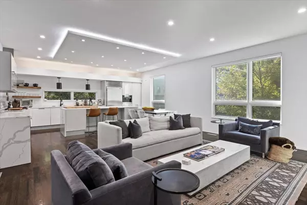 Chicago, IL 60612,2002 W Ohio ST